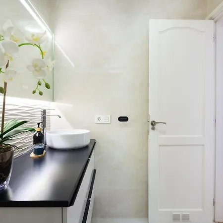 Home2book Breathtaking Ocean Views Apt,