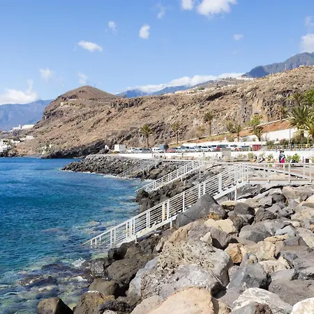 Home2book Breathtaking Ocean Views Apt, Apartamento