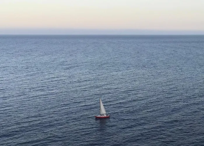 Home2book Breathtaking Ocean Views Apt,