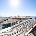 Home2book Breathtaking Ocean Views Apt,