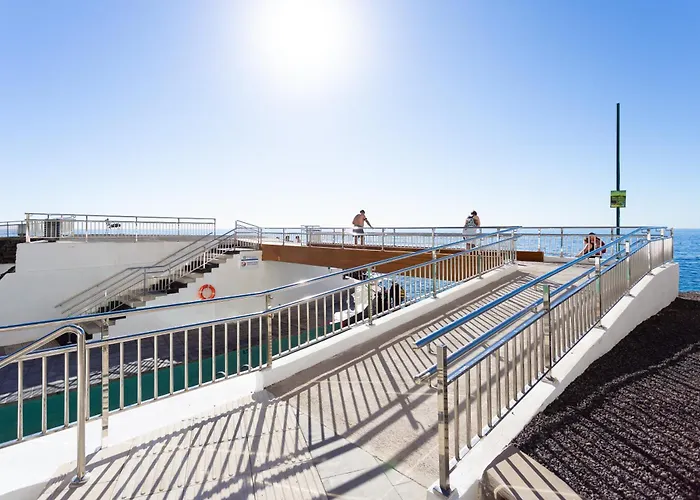 Home2book Breathtaking Ocean Views Apt,