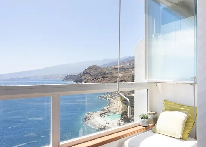 Home2book Breathtaking Ocean Views Apt, شقة